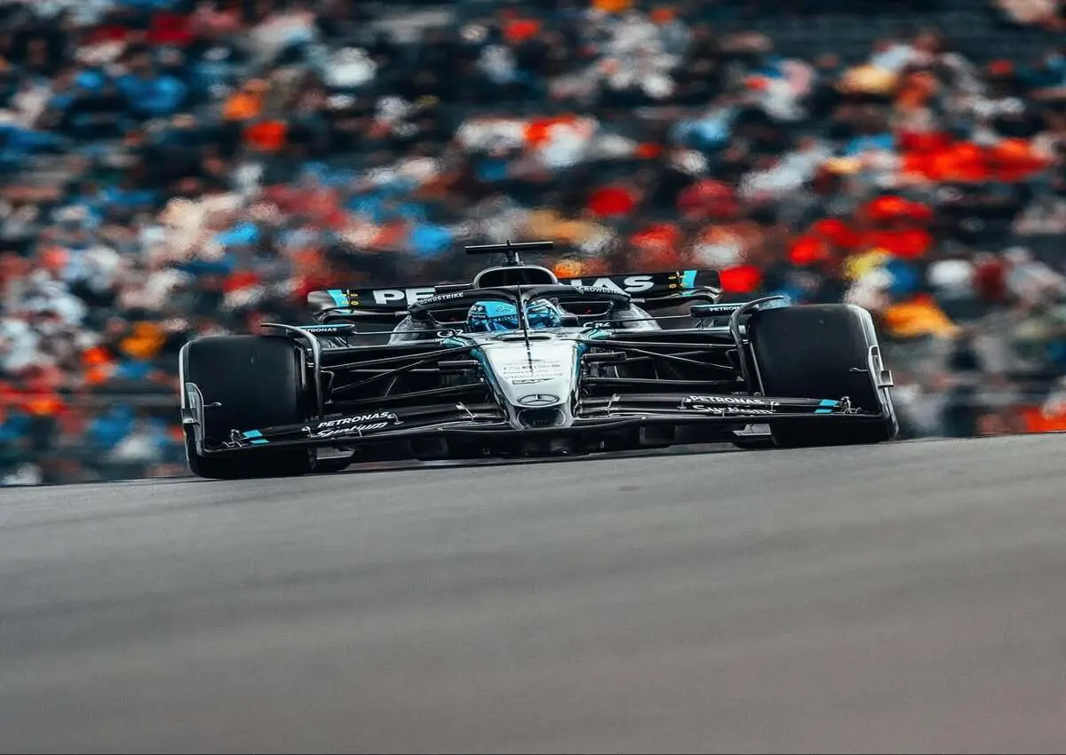 George Russell raih pole position di GP Singapura 2025