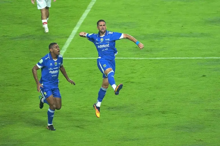 Persib vs Persis Solo : Bermain Dengan 10 Pemain, Maung Bandung Petik Kemenangan 2-0