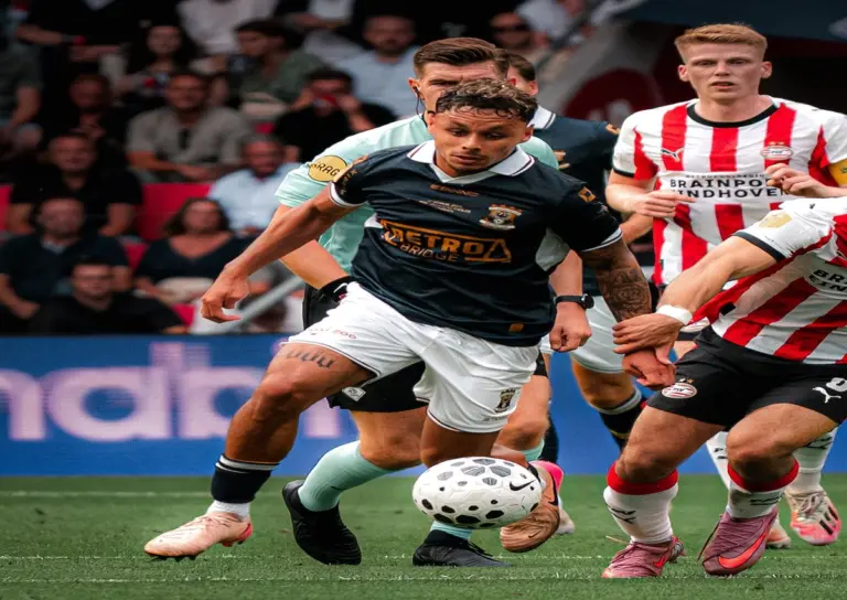 Prediksi skor PSV Eindhoven vs Go Ahead Eagles