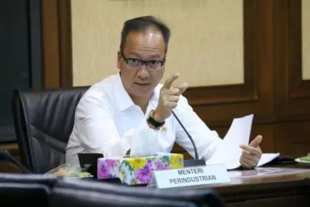 Menperin Apresiasi Kontribusi Cherry Kembangkan Kendaraan Ramah Lingkungan Menteri Perindustrian Agus Gumiwang Kartasasmita. (istimewa)