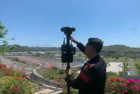 Polisi Halau Drone Liar yang Terbang di Sirkuit Mandalika Tim anti drone Polri berhasil menghalau sejumlah drone liar di Sirkuit Mandalika, Kabupaten Lombok Tengah, Nusa Tenggara Barat, Jumat (3/10/2025). (istimewa)