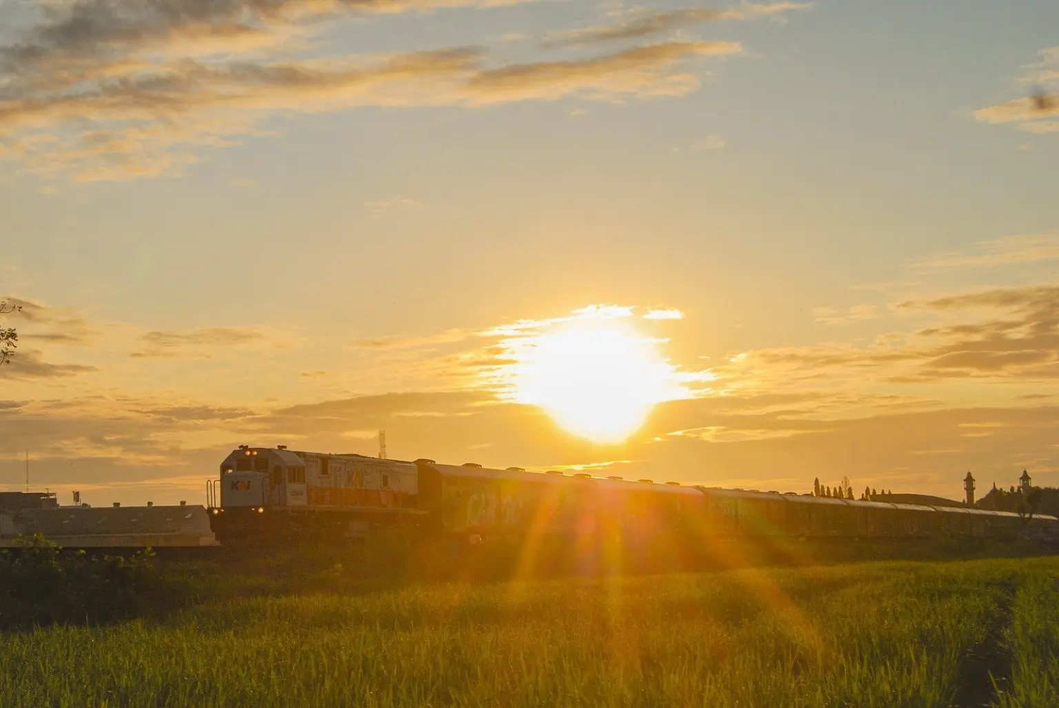 Libur Nataru, KAI Operasikan 7.982 Perjalanan PT Kereta Api Indonesia bakal mengoperasikan 7.982 perjalanan kereta api selama masa libur Natal 2025 dan Tahun Baru 2026. (istimewa)