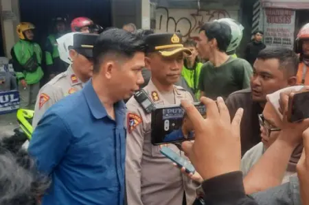 Polisi Amankan Dua Debt Collector Diduga Rampas Motor Pengemudi Ojol di Bandung Polisi Amankan Dua Debt Collector Diduga Rampas Motor Pengemudi Ojol di Bandung