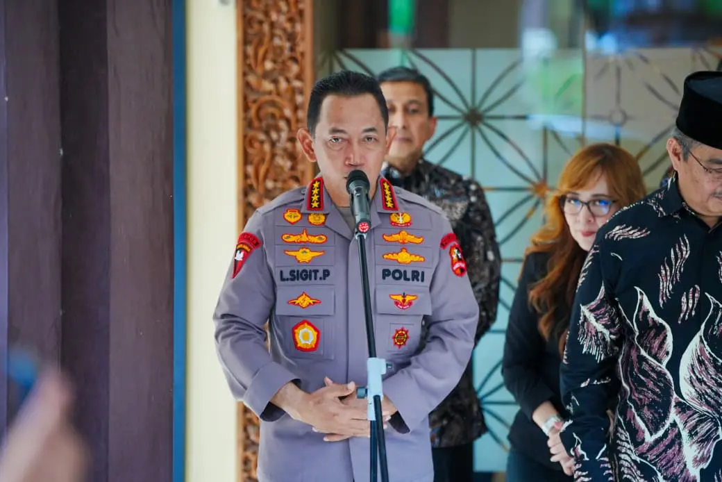 Kapolri Jenderal Listyo Sigit Prabowo usai menerima audiensi Komisi Percepatan Reformasi Polri bersama para tokoh GNB di Kompleks PTIK, Jakarta Selatan, Kamis (13/11/2025).