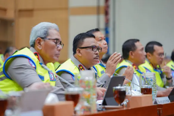 Kakorlantas Polri Irjen Agus Suryonugroho dalam rapat bersama Komisi III DPR RI di Kompleks Parlemen, Senayan, Jakarta, Kamis (27/11/2025). (istimewa)