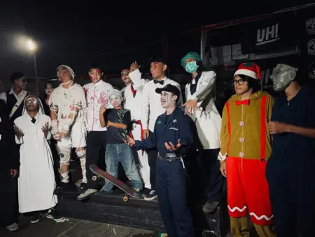 Halloween Scary Night Skate Jam: Ratusan Skateboarder Bandung Rayakan Halloween di Bawah Jembatan Pasupati Halloween Scary Night Skate Jam: Ratusan Skateboarder Bandung Rayakan Halloween di Bawah Jembatan Pasupati