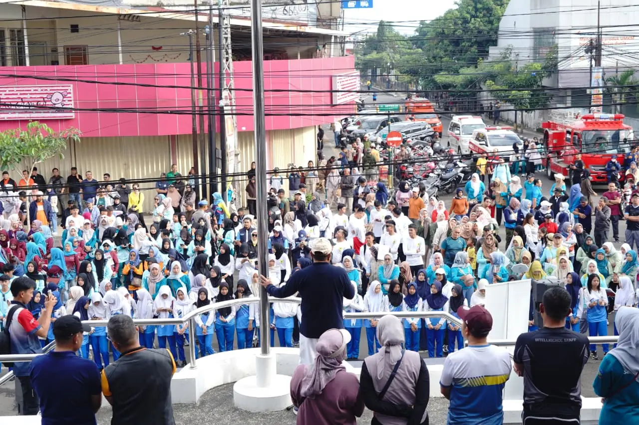 Car Free Day (CFD) kembali digelar di sepanjang Jalan Ahmad Yani, Kecamatan Garut Kota, Kabupaten Garut, Minggu (9/11/2025). (ridaningsih/koranmandala)