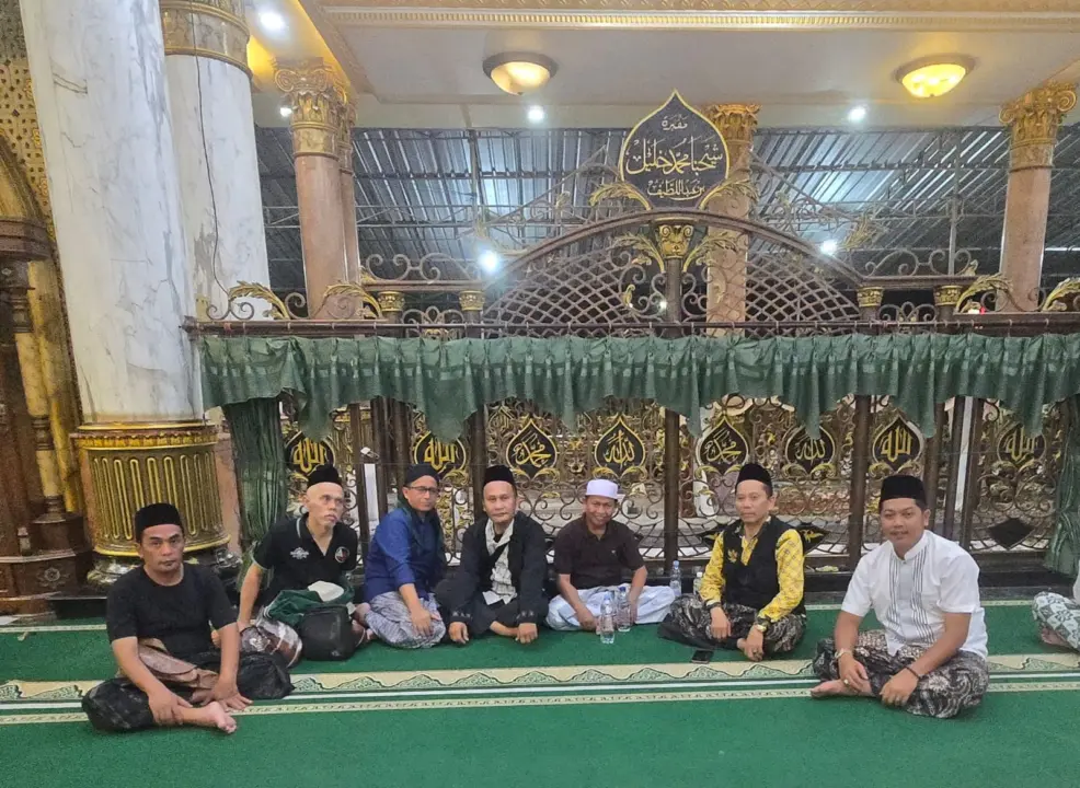 Fraksi PKB dan Dewan syuro PKB saat Ziarah ke makam Gus Dur dan Syaikhona Muhammad Kholil
