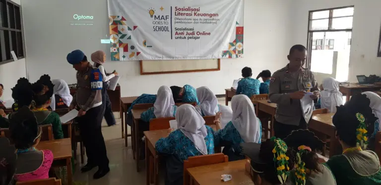 Polsek Samarang Sosialisasikan Bahaya Judi Online di SMAN 17 Garut