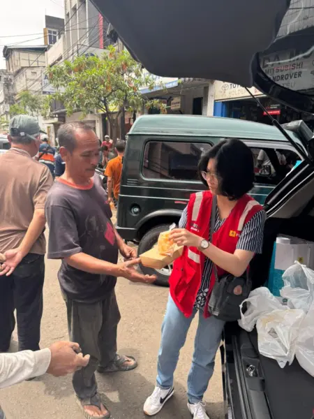 Program Jumat Berkah PLN Dukung Pedagang UMKM di Sekitar ULP Bandung Selatan Program Jumat Berkah PLN Dukung Pedagang UMKM di Sekitar ULP Bandung Selatan