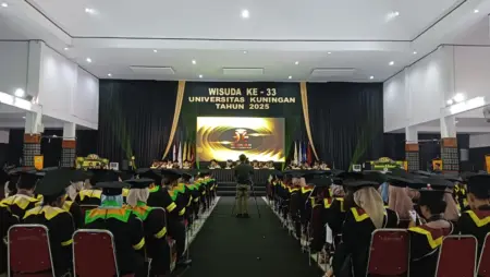900 Mahasiswa Uniku Diwisuda, Rektor Soroti Tantangan Revolusi Digital