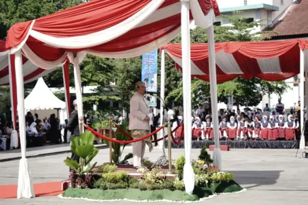 Bupati Garut Pimpin Upacara Hari Guru Nasional dan HUT PGRI ke-80: Pendidikan Adalah Fondasi Kekuatan Indonesia di Masa Depan