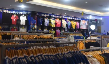 Warga Tasikmalaya Bersiap, Persib Store Akan Buka Gerai Yang Dihadiri Dua Bintang Penjualan Jersey Tembus 28 Ribu, Antusiasme Bobotoh Terhadap Persib Tak Terbendung