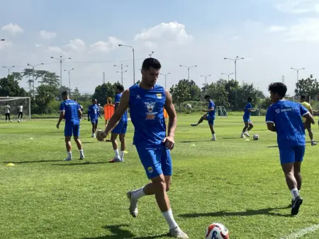 Prediksi Pertandingan Madura United vs Persib Bandung Prediksi Pertandingan Madura United vs Persib Bandung