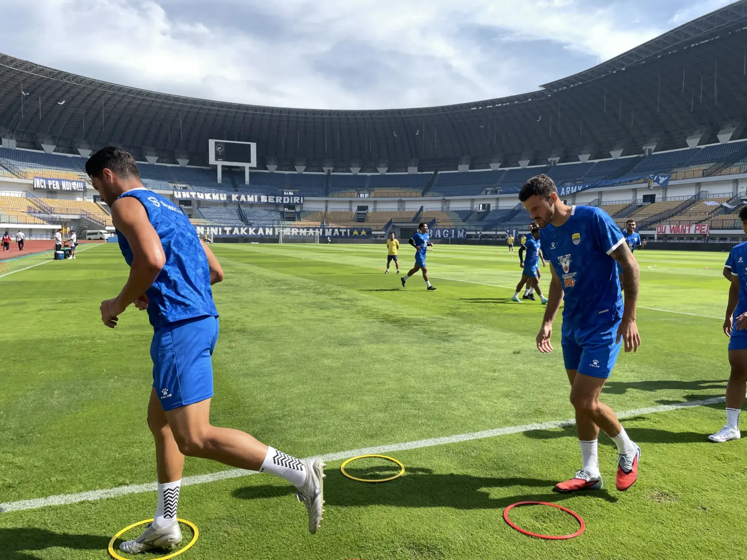 Persib Bandung Bawa 23 Pemain Ke Singapura, Ini Daftarnya Persib Bandung Bawa 23 Pemain Ke Singapura, Ini Daftarnya