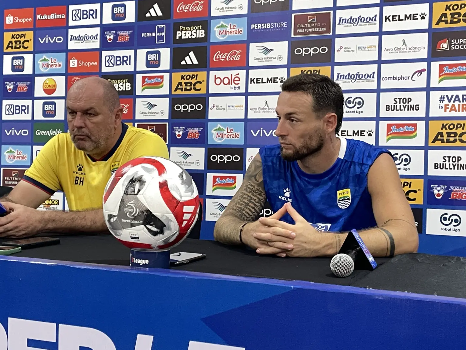 Kembali Bertemu Mantan Rekannya, Marc Klok Tegaskan Tekad Kemenangan