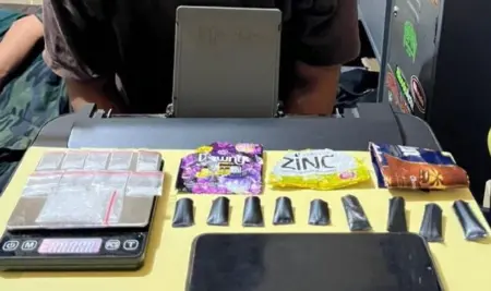 Makin Lihai, Pengedar Narkoba Kemas Sabu Pakai Bungkus Sampo Barang bukti sabu yang berhasil disita oleh personel Satuan Reserse Narkoba Polres Sukabumi Kota. Pelaku menyamarkan barang haram itu agar lolos dari pengawasan kepolisian.