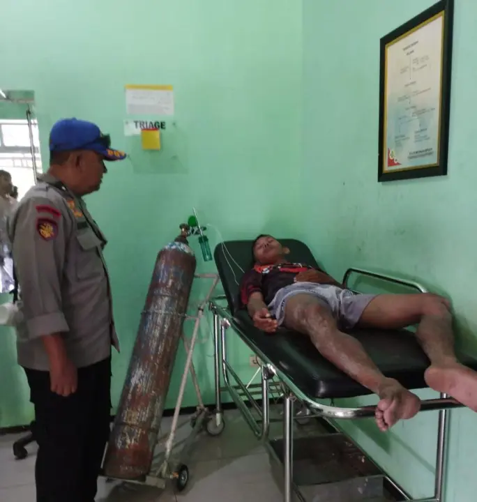 Sat Polairud Polres Garut Evakuasi Warga Terseret Arus di Pantai Karangpapak