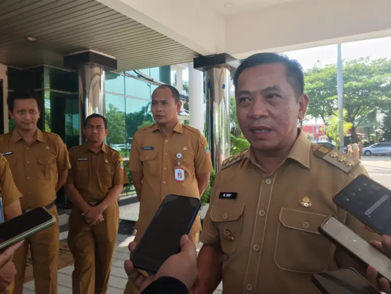 Bupati Karawang Tegaskan Tidak Ada Kenaikan PBB, Isu Naik 600 Persen Dinilai Hoaks Bupati Karawang Tegaskan Tidak Ada Kenaikan PBB, Isu Naik 600 Persen Dinilai Hoaks