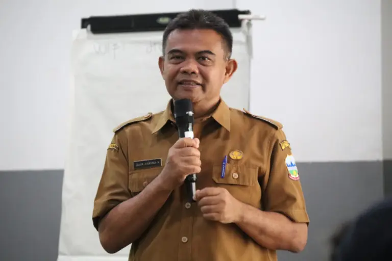 DLH Garut Gandeng Anak Muda dan Pesantren Dorong Gerakan Garut Bersih dari Sampah