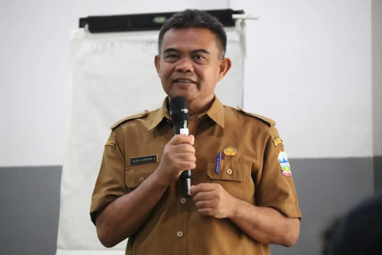 DLH Garut Gandeng Anak Muda dan Pesantren Dorong Gerakan Garut Bersih dari Sampah