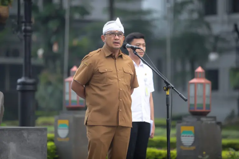 Farhan Hormati Proses Hukum, Tegaskan Tak Ada Intervensi atas Pemeriksaan Ketua NasDem Bandung oleh Kejari Farhan Hormati Proses Hukum, Tegaskan Tak Ada Intervensi atas Pemeriksaan Ketua NasDem Bandung oleh Kejari