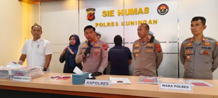Mantan Kades Mancagar Ditahan, Diduga Korupsi Dana Desa Rp1,09 Miliar Mantan Kades Mancagar Ditahan, Diduga Korupsi Dana Desa Rp1,09 Miliar