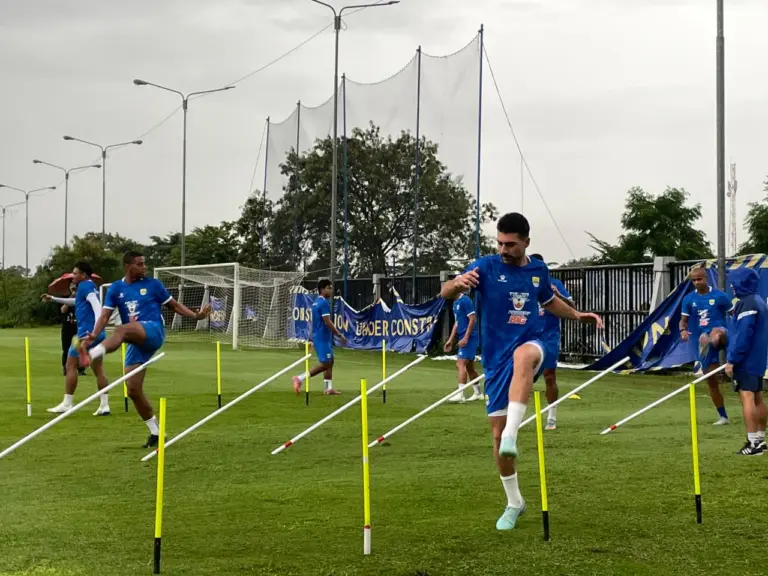 Tanpa Henti, Persib Kembali Mendapatkan Sanksi Denda 115 Juta Persib Kembali ke Lapangan, Maung Bandung Panaskan Mesin Usai Libur Kemenangan di Malaysia