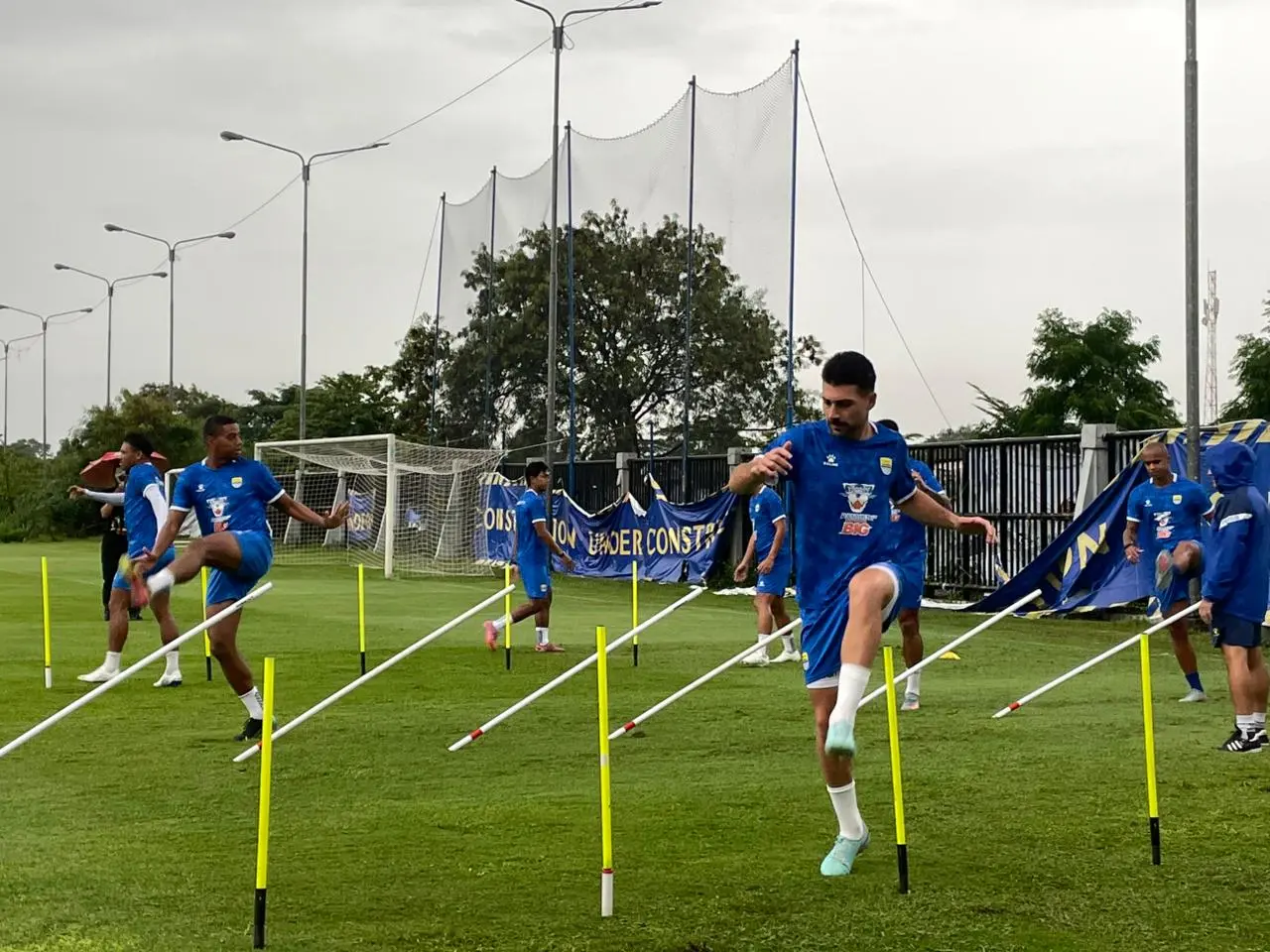 Persib Buka Suara soal Kuota Tiket dan Kendala Aplikasi Jelang Duel Panas vs Persija Persib Kembali ke Lapangan, Maung Bandung Panaskan Mesin Usai Libur Kemenangan di Malaysia