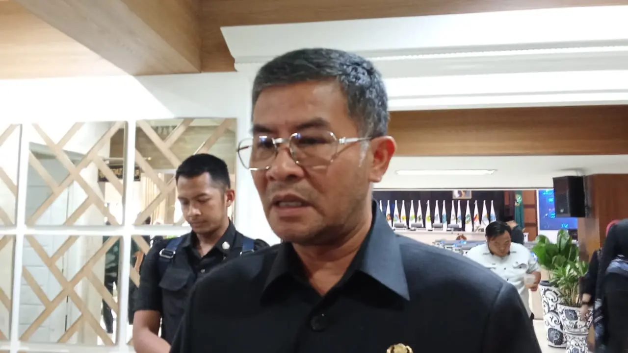 Hina Sunda dan Persib, Erwan Murka: Tangkap Pelakunya, Ini Sudah SARA! Wakil Gubernur Jawa Barat, Erwan Setiawan, saat ditemui usai menghadiri Rapat Paripurna di DPRD Provinsi Jawa Barat, Kamis (13/11/2025). (Sarah/Koranmandala)