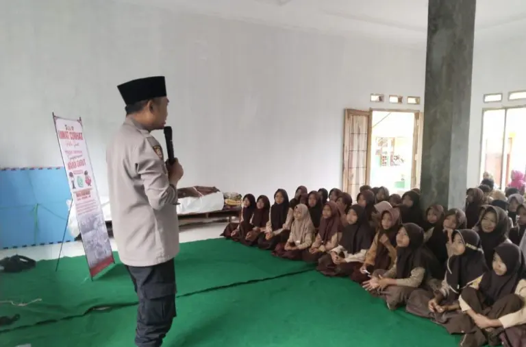 Kapolsek Caringin Gelar Jum’at Curhat di SDN 1 Purbayani, Fokuskan Edukasi Anti-Bullying