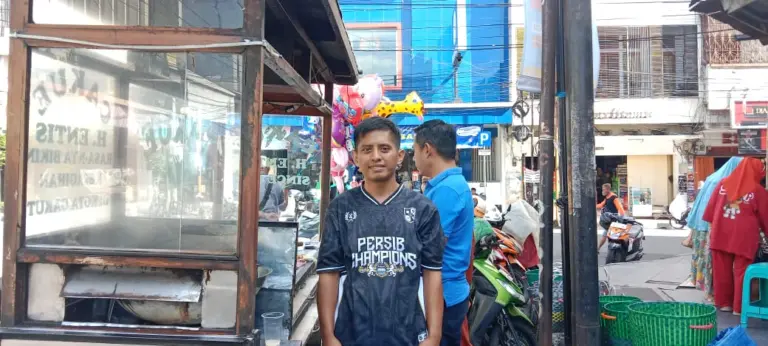 Dede, Penjual Cakue di Garut yang Tetap Tersenyum Meski Jadwal Hajinya Mundur