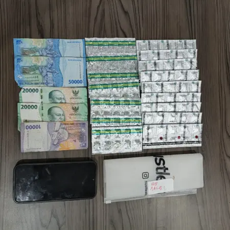 Satresnarkoba Polres Garut Ringkus Tiga Pengedar Obat Keras di Limbangan Satresnarkoba Polres Garut Ringkus Tiga Pengedar Obat Keras di Limbangan