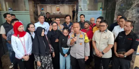 Polda Jabar Pulangkan Korban TPPO ke Tanah Air Polda Jawa Barat berhasil memulangkan Reni Rahmawati (23), perempuan asal Kecamatan Cisaat, Sukabumi, yang menjadi korban tindak pidana perdagangan orang (TPPO) di China.