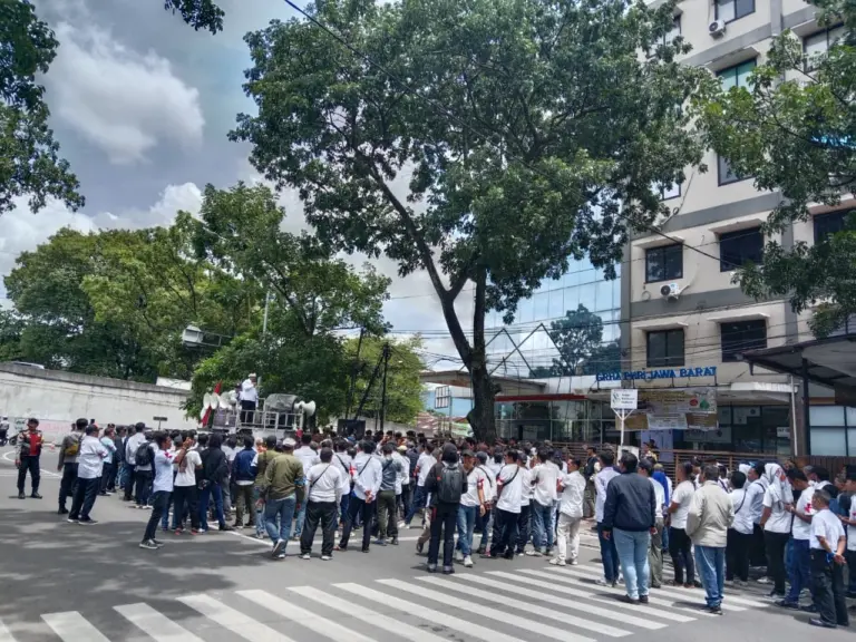 Dualisme Kadin Jawa Barat Memanas, Galih Qurbany Desak Kadin Indonesia Ambil Sikap Tegas Dualisme Kadin Jawa Barat Memanas, Galih Qurbany Desak Kadin Indonesia Ambil Sikap Tegas