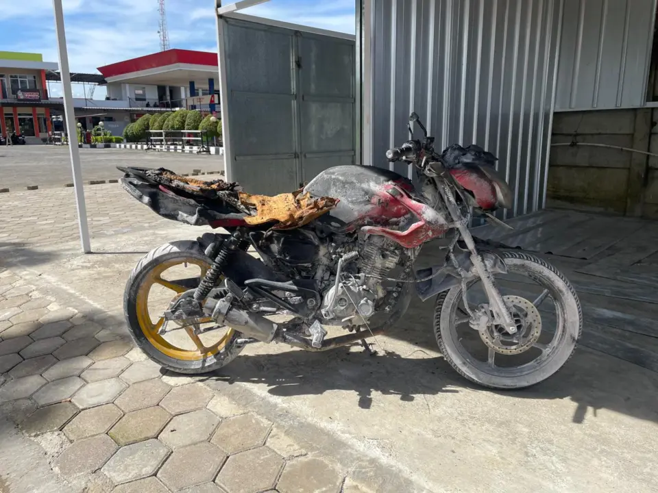 SPBU BBS memilih menghentikan seluruh operasional untuk sementara waktu. Seluruh tabung APAR yang tersedia habis digunakan dalam proses pemadaman