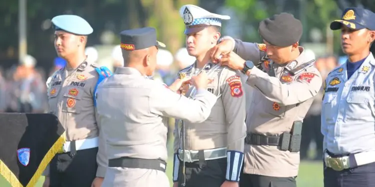 Operasi Zebra Lodaya, Kapolda Jabar Minta Hindari Sikap Arogan Kapolda Jawa Barat Irjen Rudi Setiawan memimpin apel gelar pasukan Operasi Zebra Lodaya di Mapolda Jawa Barat, Senin (17/11/2025), (istimewa)