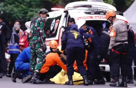 Polrestabes Bandung Siagakan Pasukan Cepat Tanggap Bencana Polisi menyiagakan Satuan Tugas Bencana guna mengantisipasi potensi bencana alam akibat cuaca ekstrem di Kota Bandung.