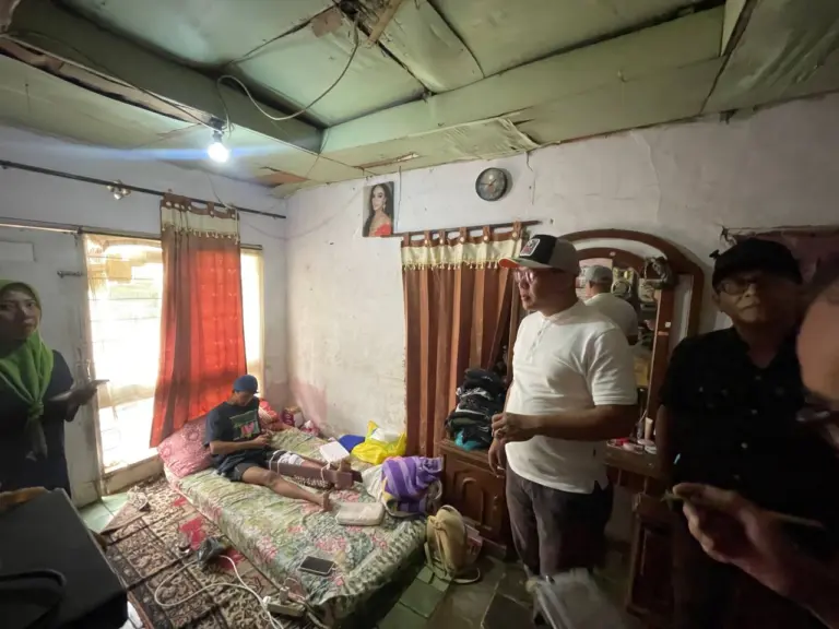 Rumah Nyaris Ambruk di Pasir Impun, Asep Robin Desak Pemkot Bandung Percepat Program Rutilahu