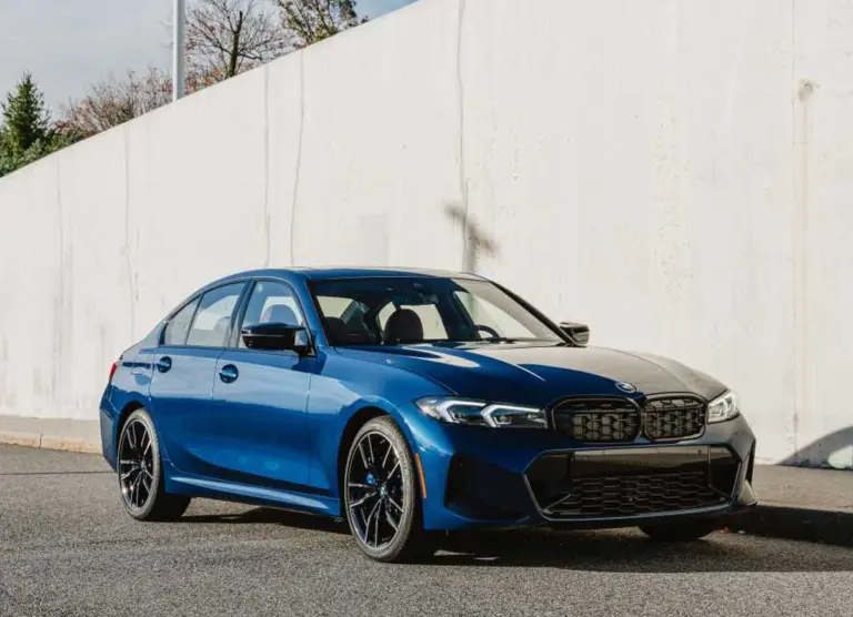 BMW M340i xDrive 50 Jahre Edition: Merayakan 50 Tahun Ikon Sedan Sport BMW M340i xDrive 50 Jahre Edition