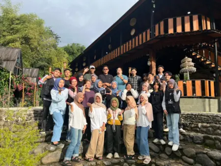 Bootcamp Affiliate di Cikondang: 30 Pemuda Didorong Melek Digital dan Siap Raup Penghasilan dari Teknologi Bootcamp Affiliate di Cikondang: 30 Pemuda Didorong Melek Digital dan Siap Raup Penghasilan dari Teknologi