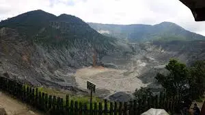 Gunung Tangkuban Perahu: Legenda yang Tak Pernah Padam