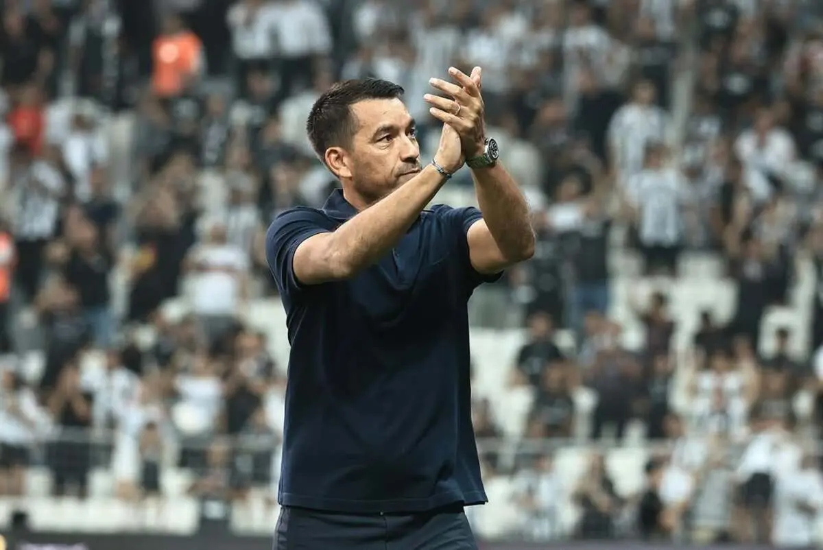 Fantastis! Segini Gaji Giovanni van Bronckhorst jika Melatih Timnas Indonesia Berapa gaji Giovanni van Bronckhorst?