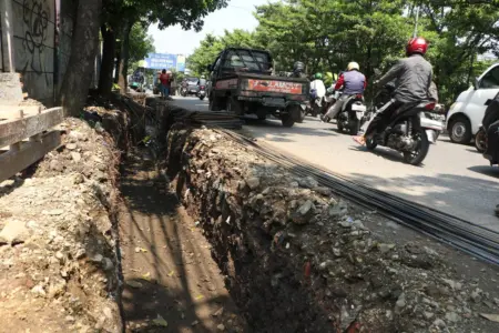 Drainase Dikebut Jelang Puncak Musim Hujan, Pemkot Bandung Bergerak Cegah Genangan Perbaikan Drainase di Kota Bandung Jelang Musim Hujan