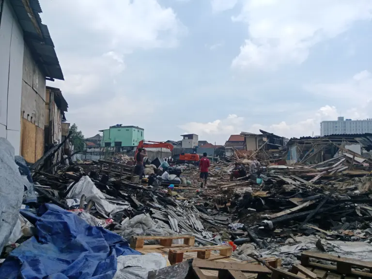 Bentrok Pecah Saat Pengosongan Lahan di Suka Haji, Empat Rumah Rata Dihantam Beko Bentrok Pecah Saat Pengosongan Lahan di Suka Haji, Empat Rumah Rata Dihantam Beko