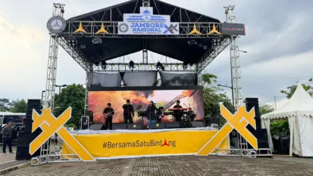 Keyboardist 16 Tahun Siap Terangi Industri Musik Band Bintang saat Manggung