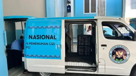 Fakta Baru, Ratusan SPPG Bandung Belum Kelola Sampah Secara Mandiri Ilustrasi-Mobil MBG