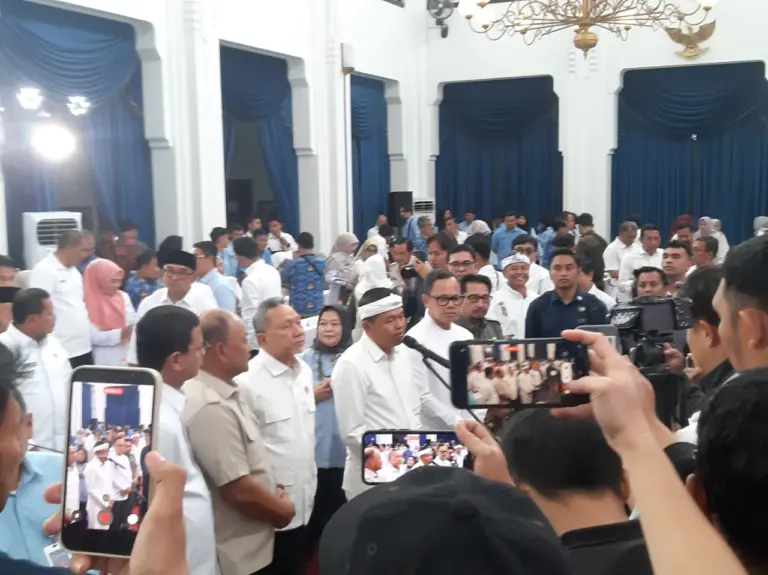 MBG Jadi Mesin Baru Ekonomi Rakyat, Dedi Mulyadi: Rp54 Triliun Harus Berputar di Jawa Barat Gubernur Jawa Barat, Dedi Mulyadi bersama Menko Pangan, Zulkifli Hasan