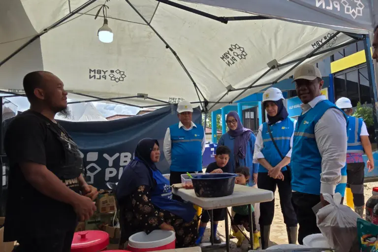 Direksi dan Relawan PLN Turun Langsung Pastikan Percepatan Pemulihan Fasilitas Umum di Aceh Direksi dan Relawan PLN Turun Langsung Pastikan Percepatan Pemulihan Fasilitas Umum di Aceh