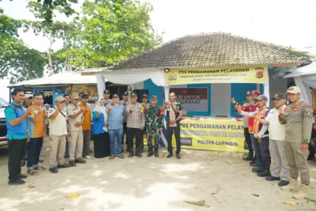 Pastikan Libur Nataru Aman, Bupati Garut Tinjau Pos Pengamanan Pantai Rancabuaya Bupati Garut Abdusy Syakur Amin saat meninjau pos pengamanan Pantai Rancabuaya